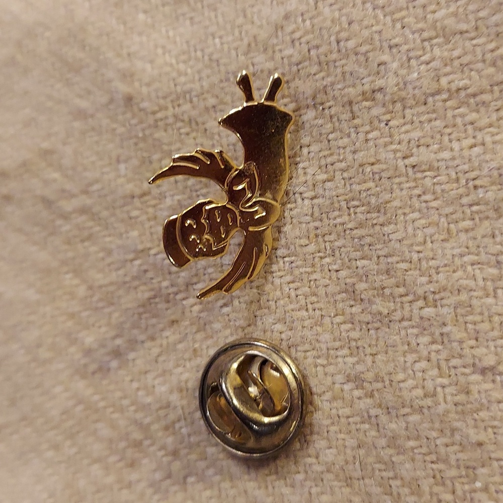 ❤️ Vintage 80s Gold Guardian Angel Lapel Pin